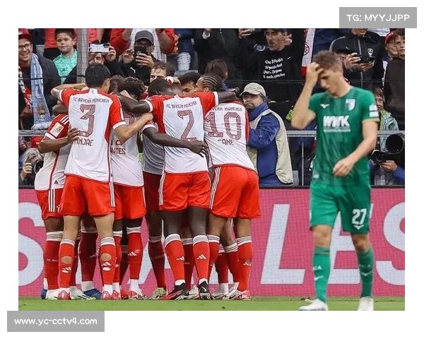 小球迷冲入场内拥抱凯恩，保安迅速干预